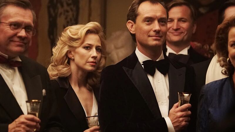 The Nest stars  Jude Law and Carrie Coon.