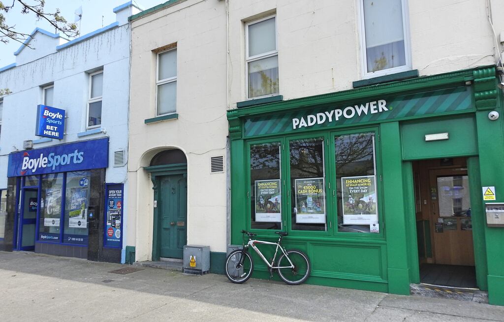 Current plans legislation gives property owners four weeks to comply with local authority orders to remove any illegal banners from their premises