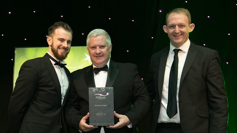 Jim O'Toole, Principal, sportsinterim.com, presents the Best Use of Digital award to Gerry Nixon and Paddy Carberry, Vodafone.