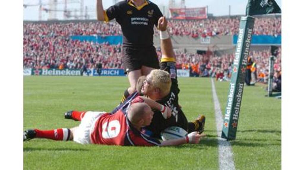Munster's Peter Stringer can't prevent Wasps' Trevor Leota scoring the deciding try in the second half of the Heineken Cup semi-final at Lansdowne Road