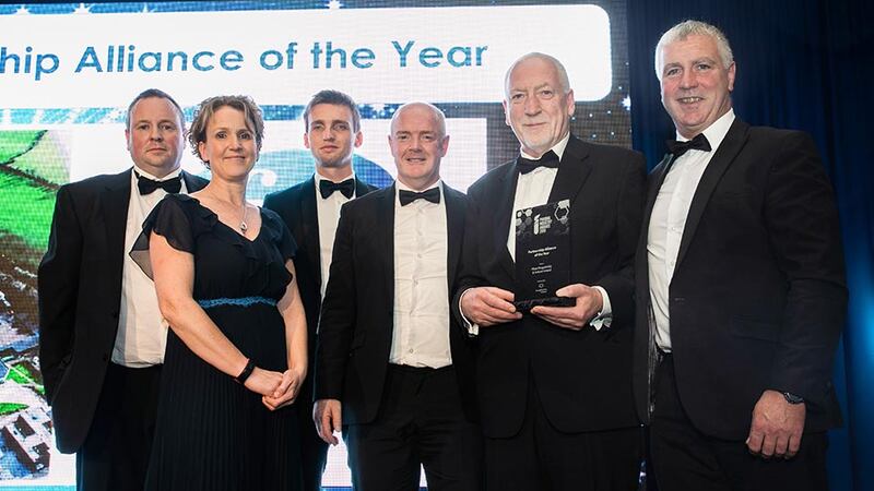 Kevin Delaney, VP, Innopharma Education presents the Partnership Alliance of the Year award to the Pfizer Ringaskiddy & Indaver Ireland teams.