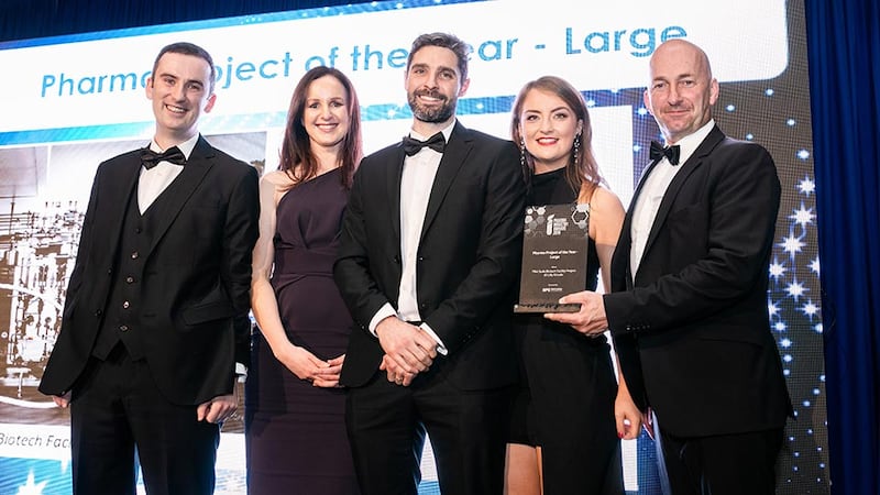 John O’Reilly, Managing Director, BioPharma Engineering presents the Pharma Project of the Year – Large award to the Eli Lilly Kinsale team.