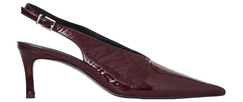 Pointed court, €150, Cos