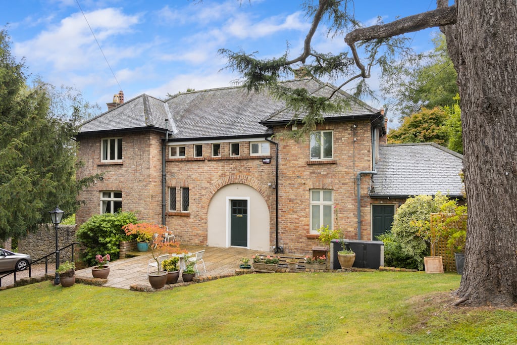 Barraca, Frankfort Park, Dundrum, Dublin 14