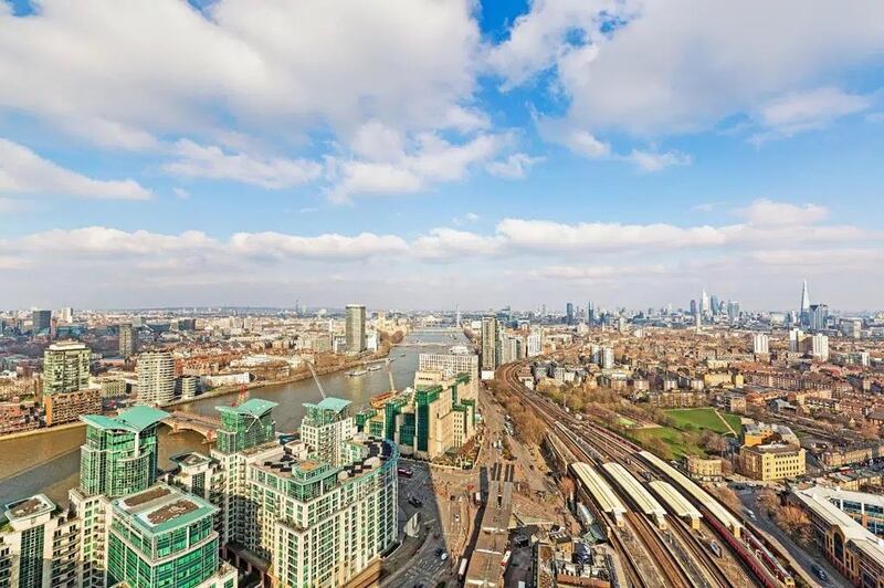 London studio apartment lies sits in a tower with breathtaking views of the city’s skyline.