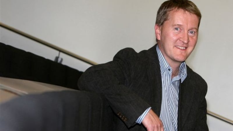 Fionntán de Brún – ollamh nua