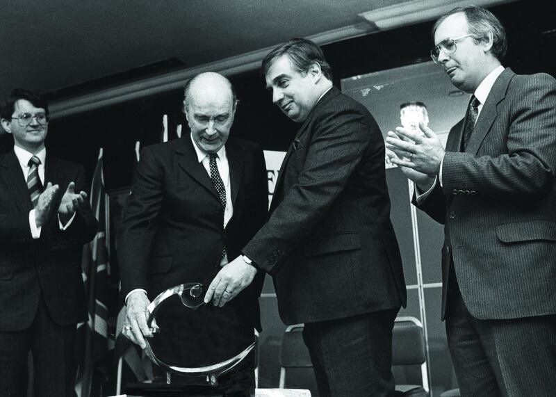 31/01/1989: Former EC commissioner Peter Sutherland (second from right) is presented with the ICEM/ASI European of the Year award by President Patrick Hillery. Photograph: The Irish Times