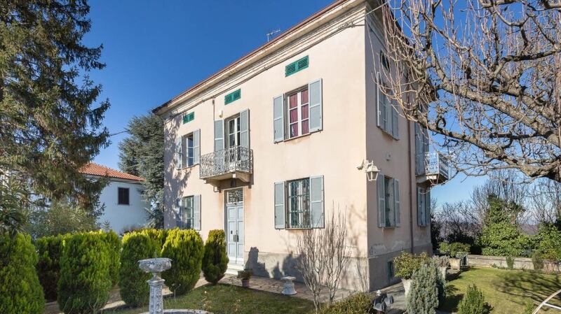 Villa Vittoria was built in the early 1900s and has views of the Alps.