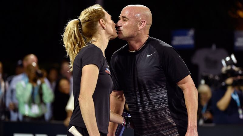 Stefanie Graf and Agassi, kiss during a charity tennis event at Caesars Palace in Las Vegas, Nevada. Photo: David Becker/Getty Images