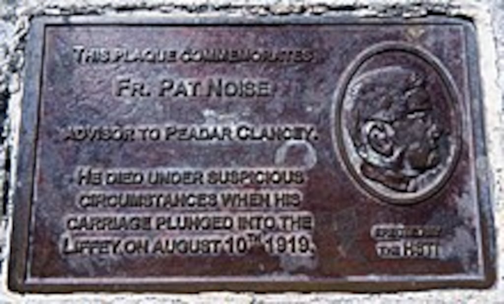The plaque purportedly in memory of Father Pat Noise on O'Connell Bridge in Dublin