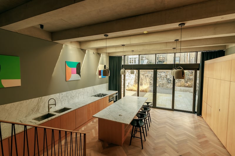 Kitchen with custom-made countertops, island and a bespoke pantry unit made, allowing you to quickly conceal messy dinner preparations before your guests arrive