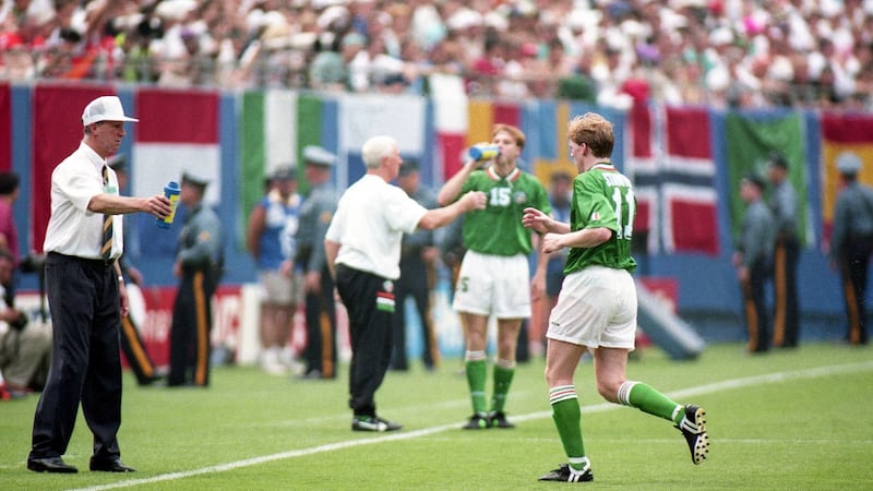 Charlton gives water to Steve Staunto during the match against Italy at USA 94. Photo: Billy Stickland/Inpho