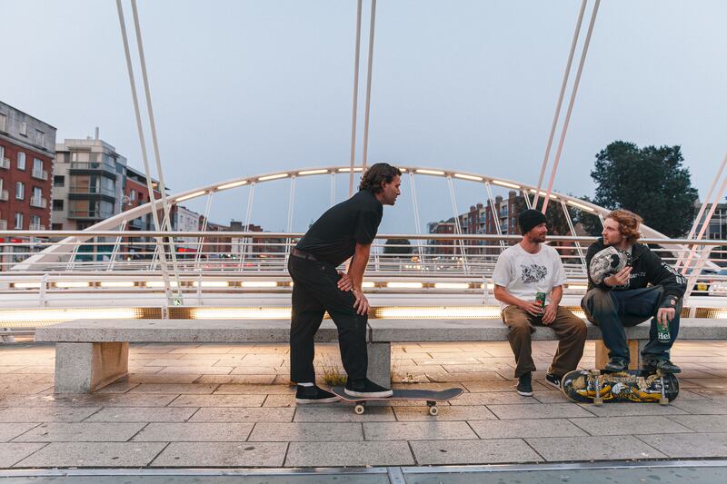 Phili Halton: "Tharraing go leor daoine droch-chlú ar an scátáil 15 bliana ó shin, ach buíochas le Dia tá sé sin ag athrú.”