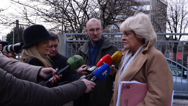 Gold futures reach $165