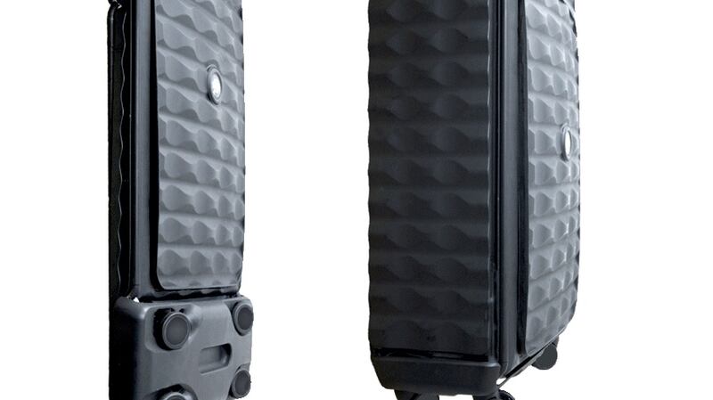 Néit claims this is the world’s first and perhaps only collapsible luggage – perhaps the first designed to do it deliberately