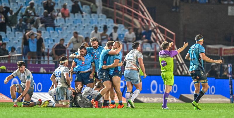 The Bulls team celebrates as the referee awards a penalty to them in the last seconds of the match. Photogrpah: Christiaan Kotze/Steve Haag Sports