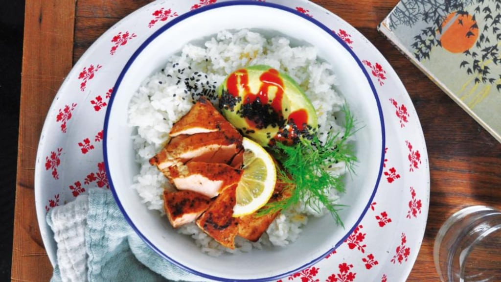 Sushi rice bowls with salmon.