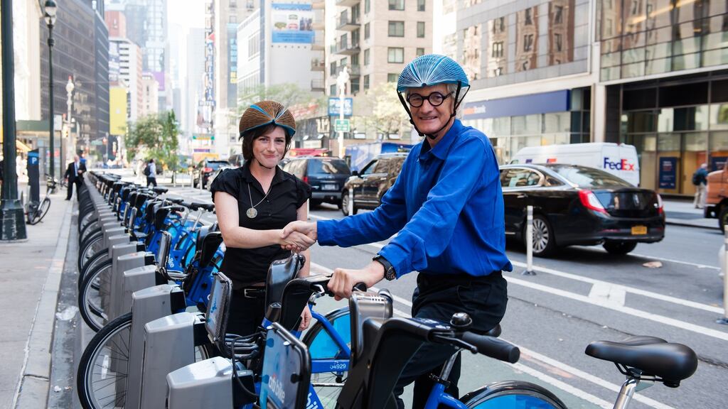 James Dyson congratulates Isis Schiffer, graduate of the Pratt Institute of Design in New York, on winning the 2016 International James Dyson Award