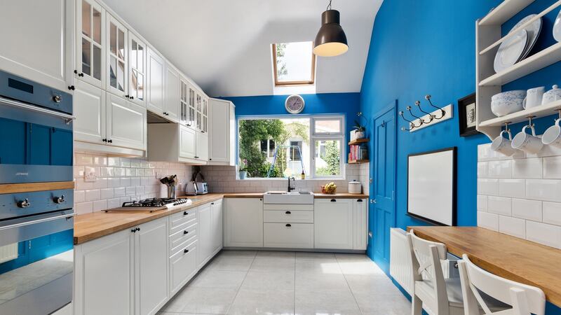 Kitchen in cobalt blue
