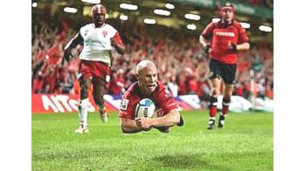 Man-of-the-match Peter Stringer touches down for Munster's second try