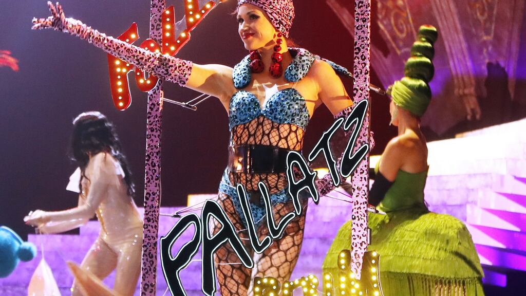 Director Roland Welke’s fluid staging gives every scene its own mood and look