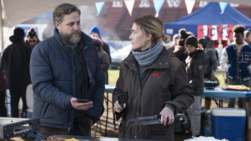 Phone records lead Mare and Colin to question an unlikely suspect. Later, Mare receives some unprompted family advice from Richard.