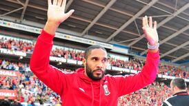 Everton sign Ashley Williams on three-year-deal
