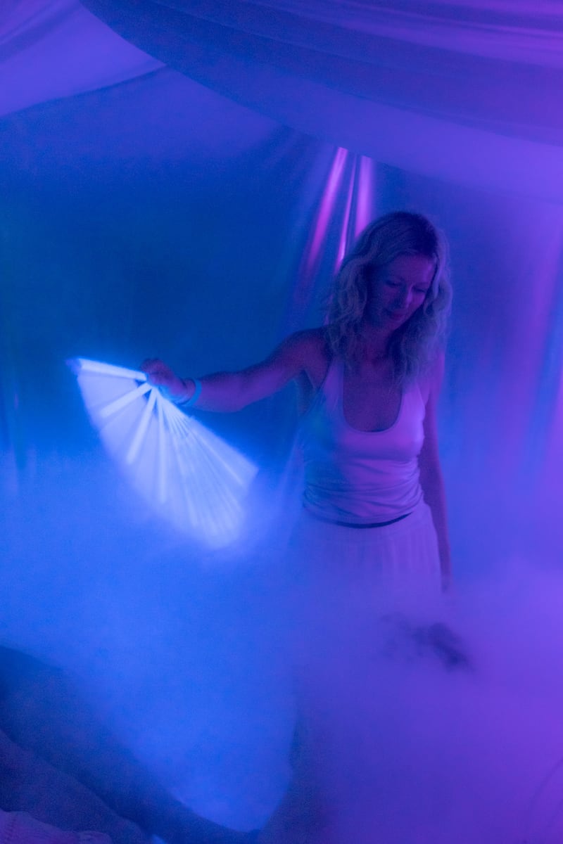 Aoife McGuinness fanning people with essential oils in the Overflow Horst installation in Berlin. Photograph: Jente Waerzeggers