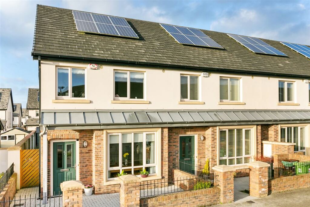 21 Carton Wood, Maynooth: three-bed end-of-terrace house