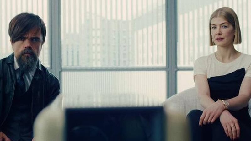 Peter Dinklage and Rosamund Pike in I Care a Lot