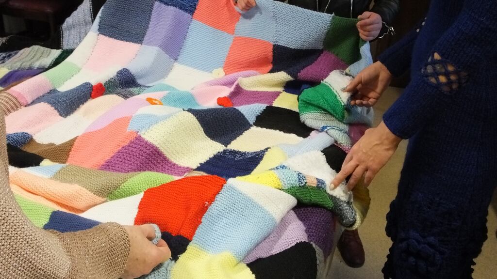 Guinness record attempt: the Dóchas group helped Valery Larkin try to knit the world’s largest blanket