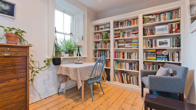 Living room with built-in bookshelves