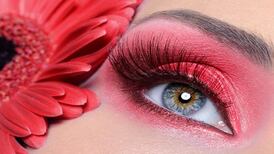 Add warmth and depth to blue and green eyes