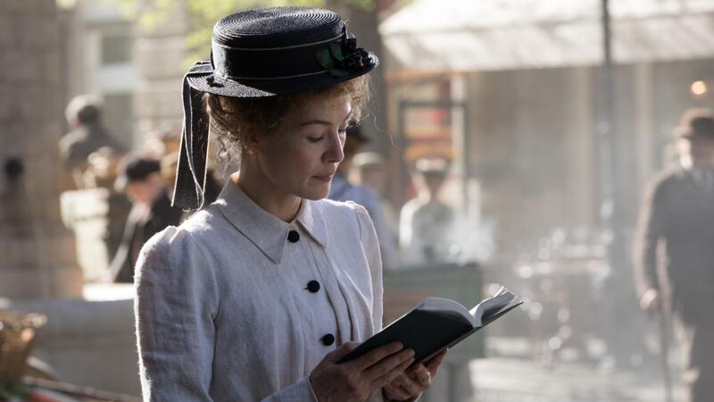 Rosamund Pike as Marie Curie: “I needed a woman who is sharp-minded, who was fierce in her eyes, so that you could really believe that she could be this person,” says Marjane Satrapi.