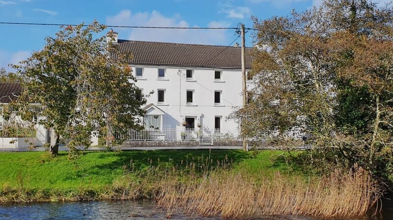 Country: Riverside House, Riverside, Oughterard, Co Galway