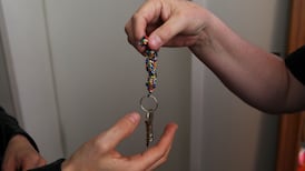 Airbnb seeks $30bn valuation with new fundraising round