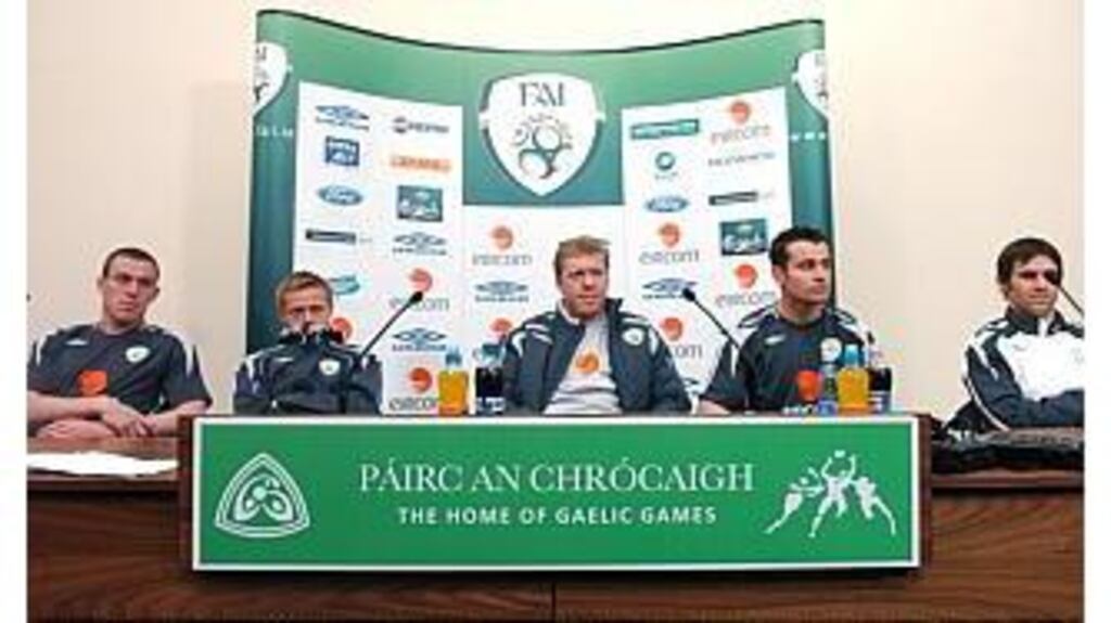 Republic of Ireland manager Steve Staunton with players, from
left, Richard Dunne, Damien Duff, Shay Given and Kevin Kilbane at
Croke Park - Sportsfile
