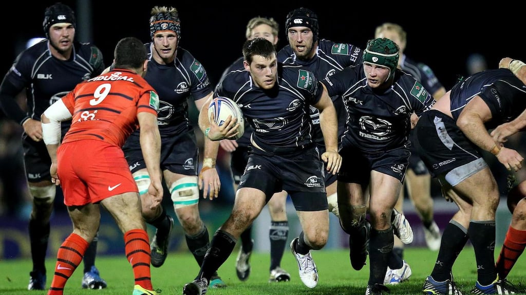 Connacht’s Jake Heenan makes a break, supported by Mick Kearney, Craig Clarke, John Muldoon and Jason Harris-Wright. Photo: Inpho/James Crombie