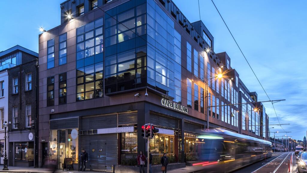 Unit 511 in the Capel Building: has open-plan layout and comprises two large meeting rooms accommodating 48 desks.