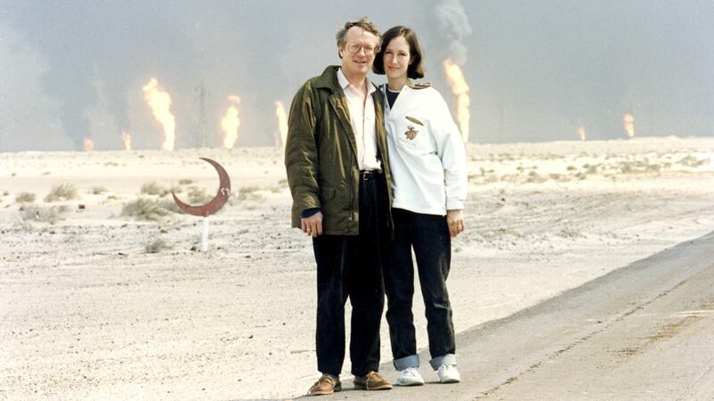 Robert Fisk and Lara Marlowe in a burning oil field in Kuwait, February 1991