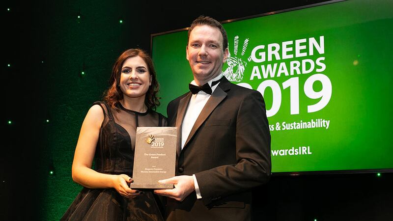 Padraig Ryan, Associate Director, Business Consulting, Grant Thornton Ireland presents The Green Product Award to Jane Foley, Woodco Renewable Energy.