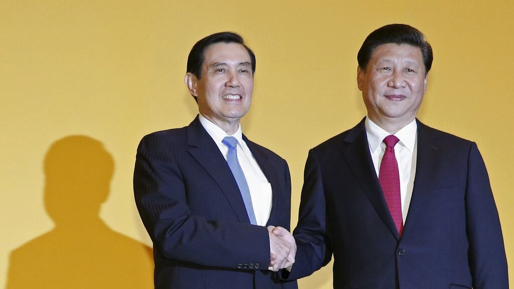 Presidents Ma Ying-jeou of Taiwan (left) and Xi Jinping of China in Singapore. Photograph: Edgar Su/Reuters