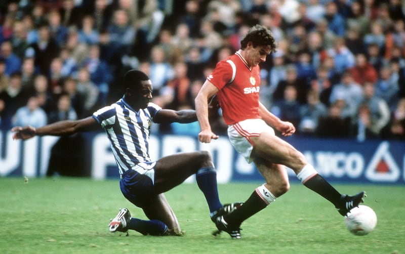 Manchester United c 1988
Kevin Moran (M) tackled by Viv Anderson (Shef. Wed)
INPHO/Allsport
