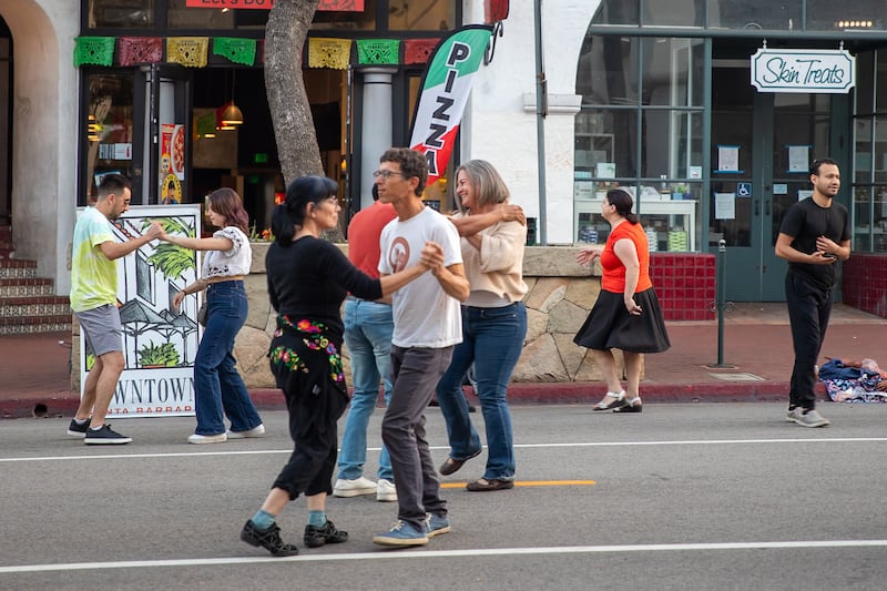 Salsa dancing on State Street