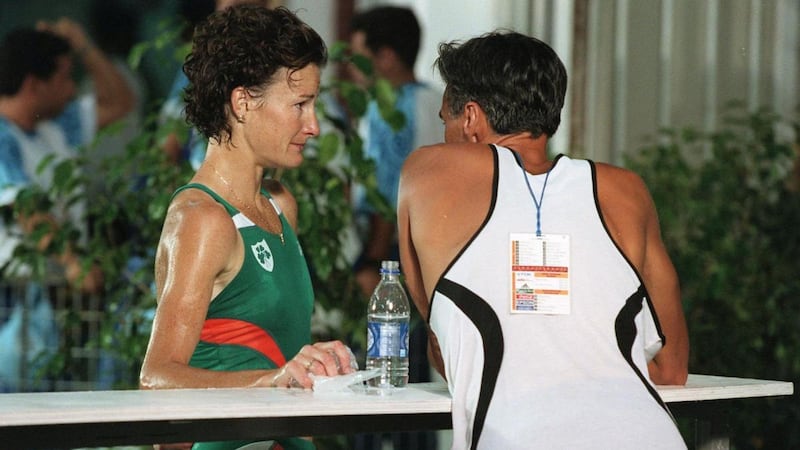 Sonia O’Sullivan talks to Nic Bideau after failing to qualify©INPHO/Patrick Bolger