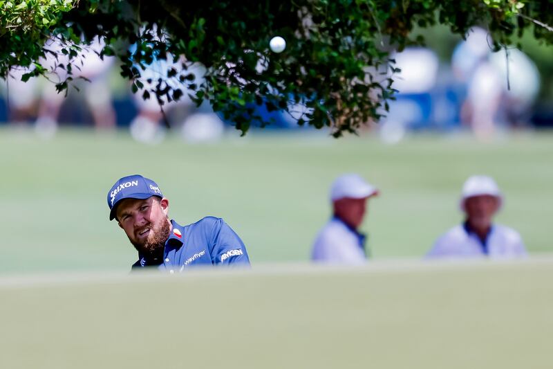 Shane Lowry chipping on the eighth hole at Pinehurst No 2 course