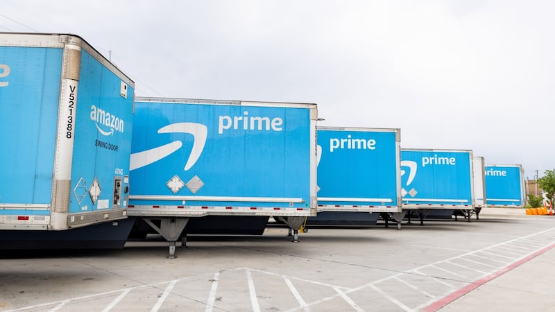 In Brussels, Amazon is the subject of two significant investigations, in part looking at the potential conflicts arising from the company’s dual role as both merchant and market owner of Amazon.com. Phptphraph: Bloomberg