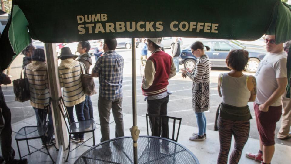 People line up outside “Dumb Starbucks”, a parody store of the Starbucks Coffee chain, in Los Angeles, California. Photo: Reuters