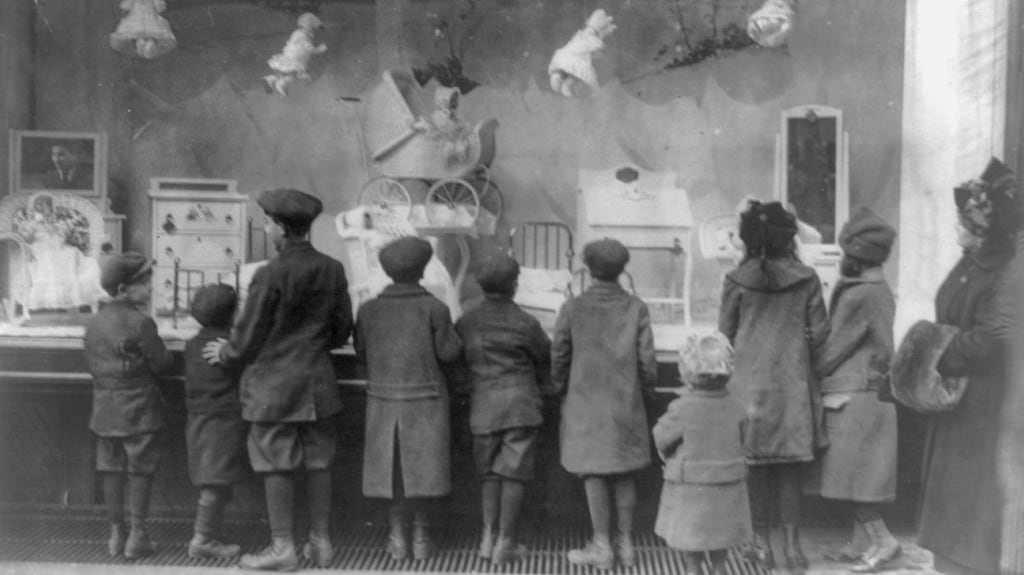 Those festive displays are part of a tradition that now has almost 150 years of history. Photograph: Bain News Service, NYC