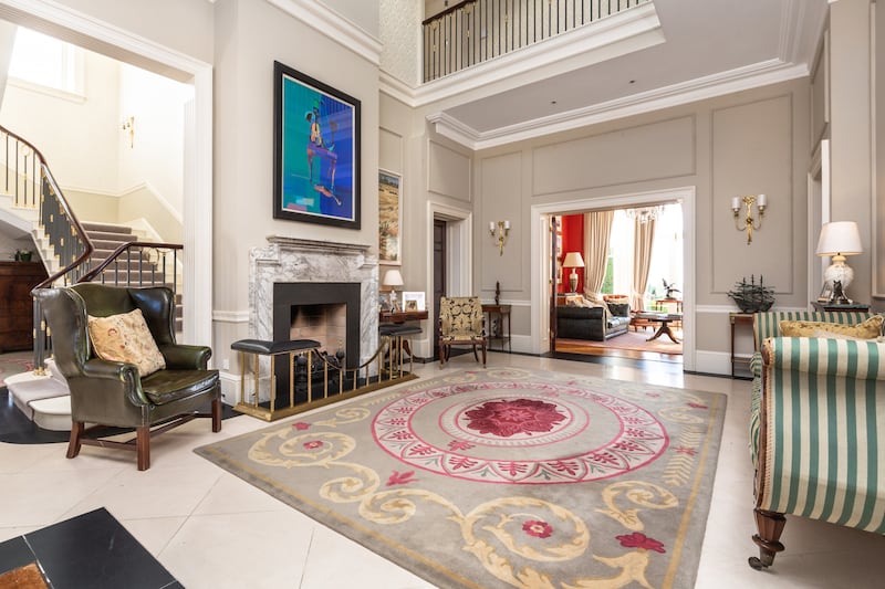 Clonhugh Lodge: Entrance hall